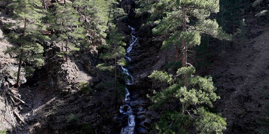 150 metre yüksekliğe sahip: Yılın sadece 1 ayı akmasıyla ünlü 4